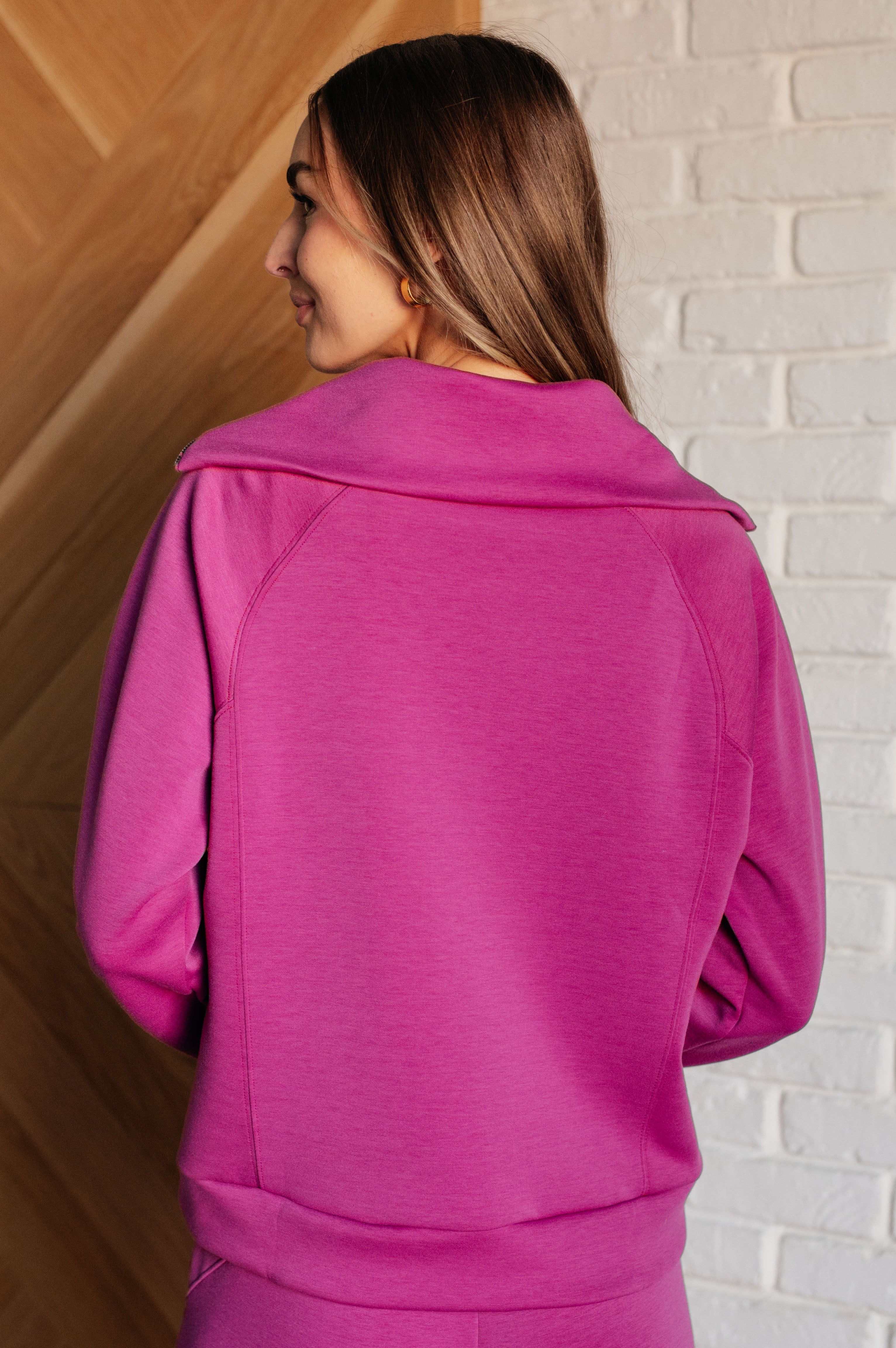 Hamptons Resort & Lounge Travel Half Zip Pullover in Magenta