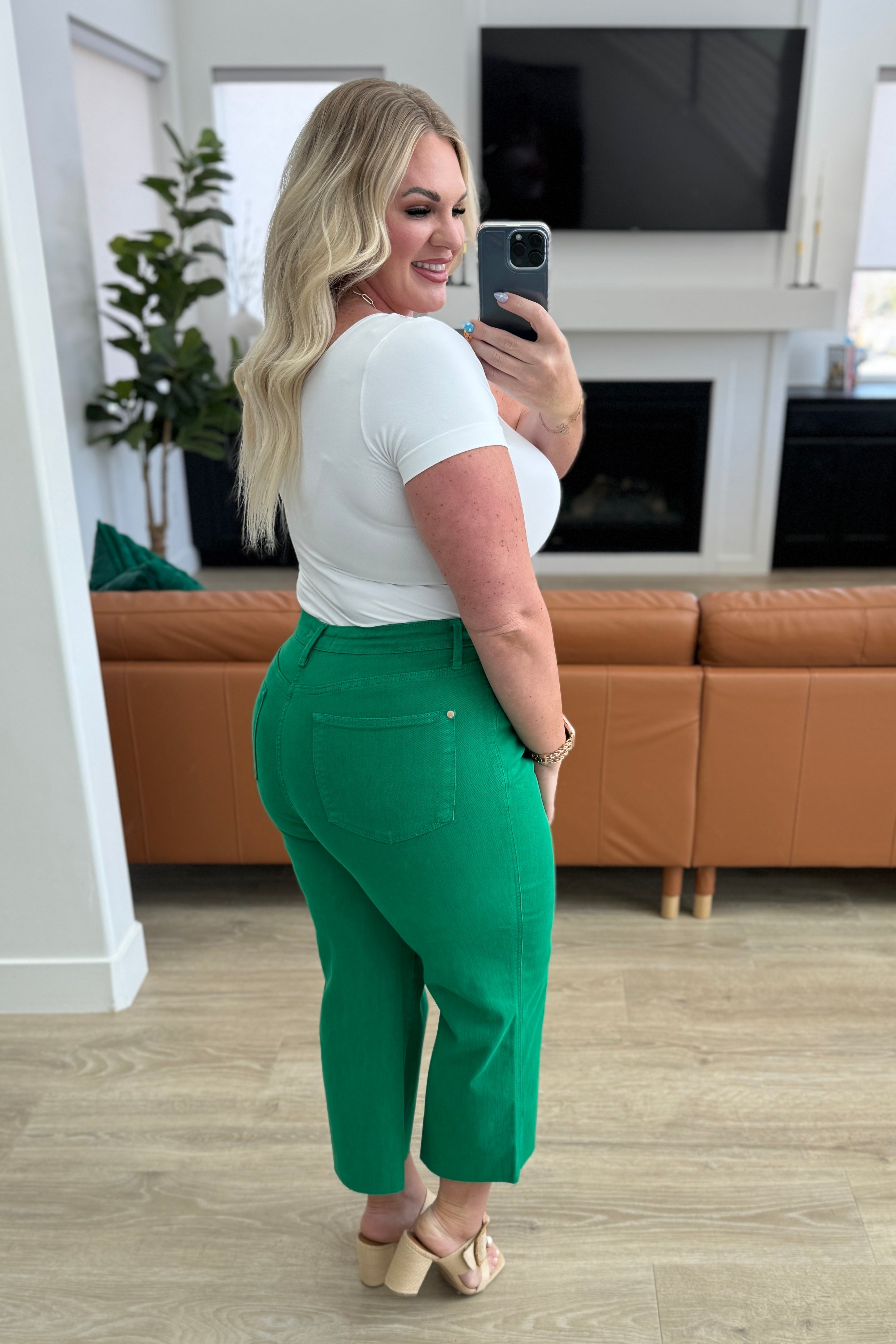 Judy Blue Lisa High Rise Control Top Wide Leg Crop Jeans in Kelly Green - Petite Length