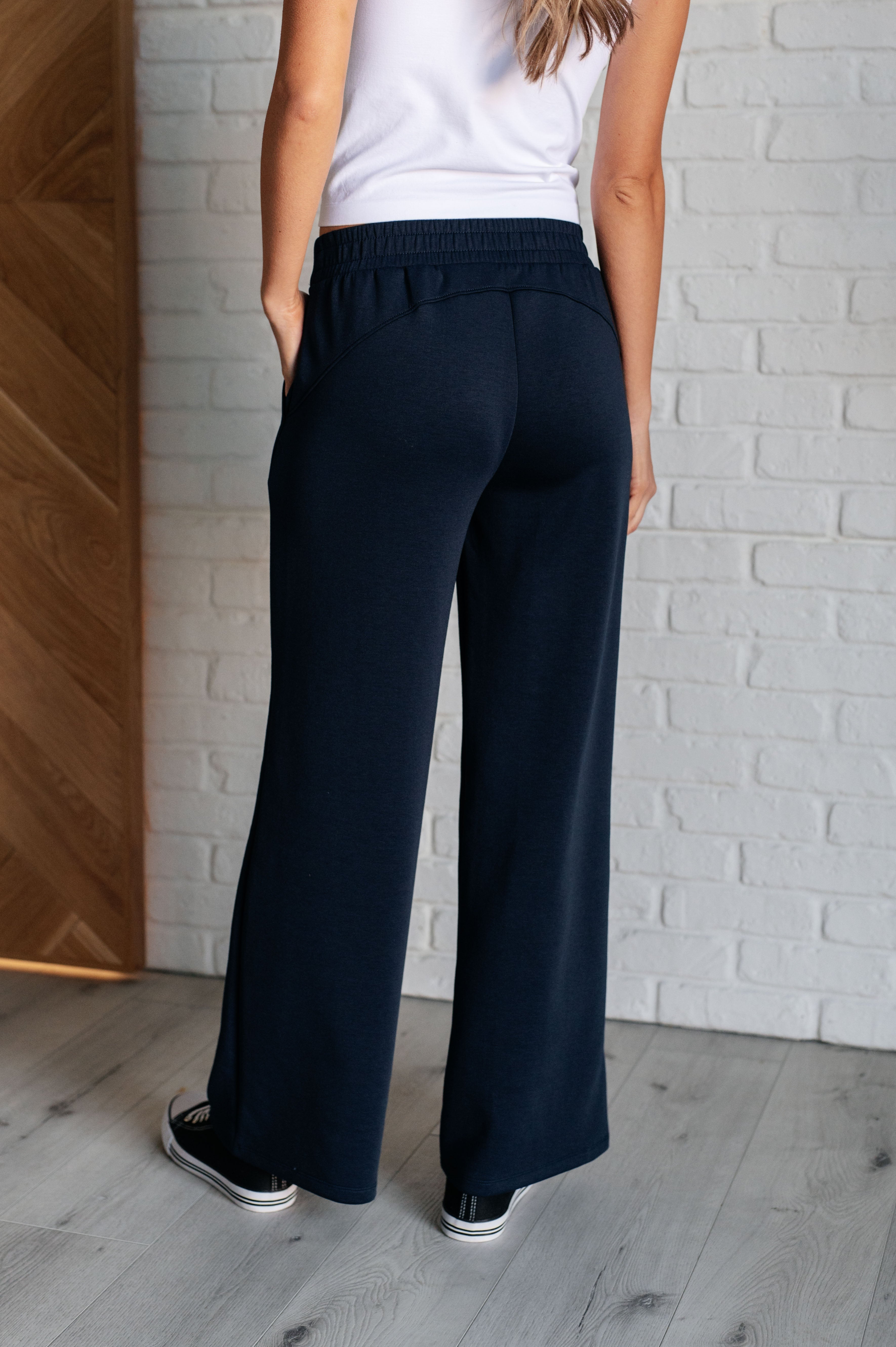 Resort & Lounge Travel Wide Leg Crop Pant in  Navy